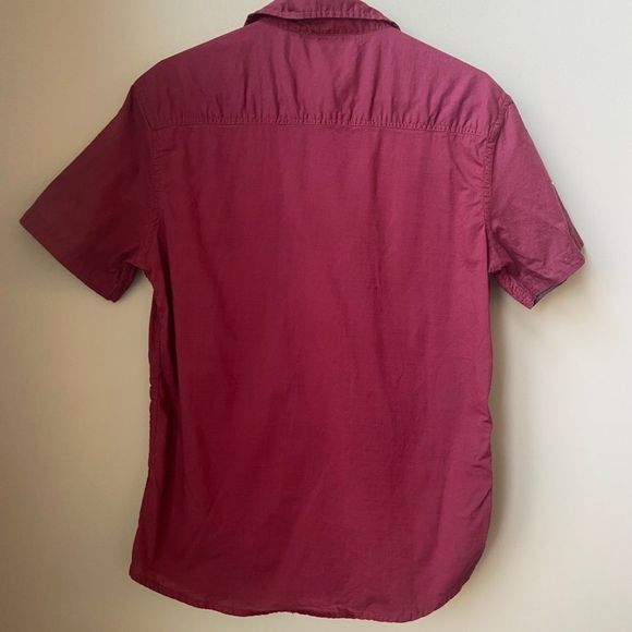 PD & C Maroon Button Down T-shirt Size Medium - Picture 7 of 8